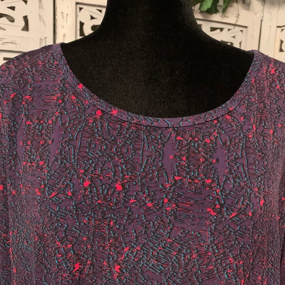 LULAROE! PURPLE & RED ACCENTS STRETCHY LIGHTWEIGHT SHORT SLEEVE LONG TUNIC TOP - Picture 3 of 8